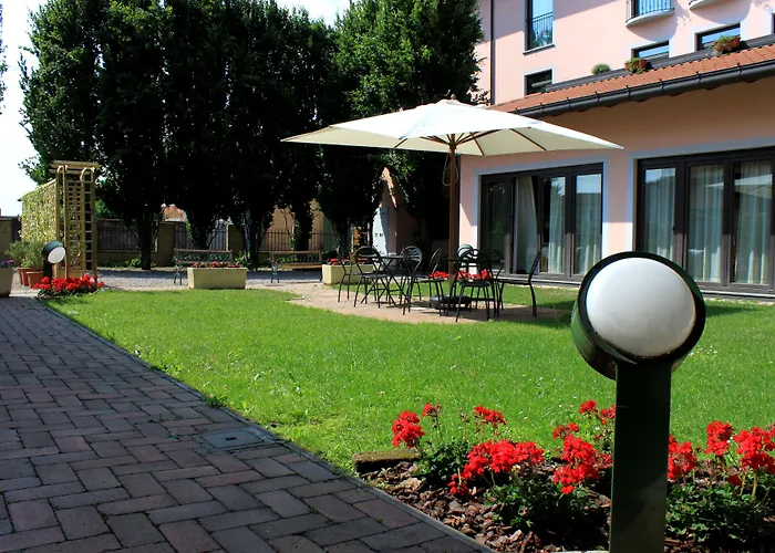 Scia' On Martin Hotel Buscate