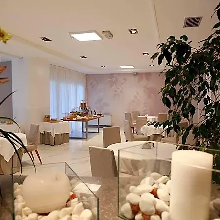Hotel Scia' On Martin Buscate